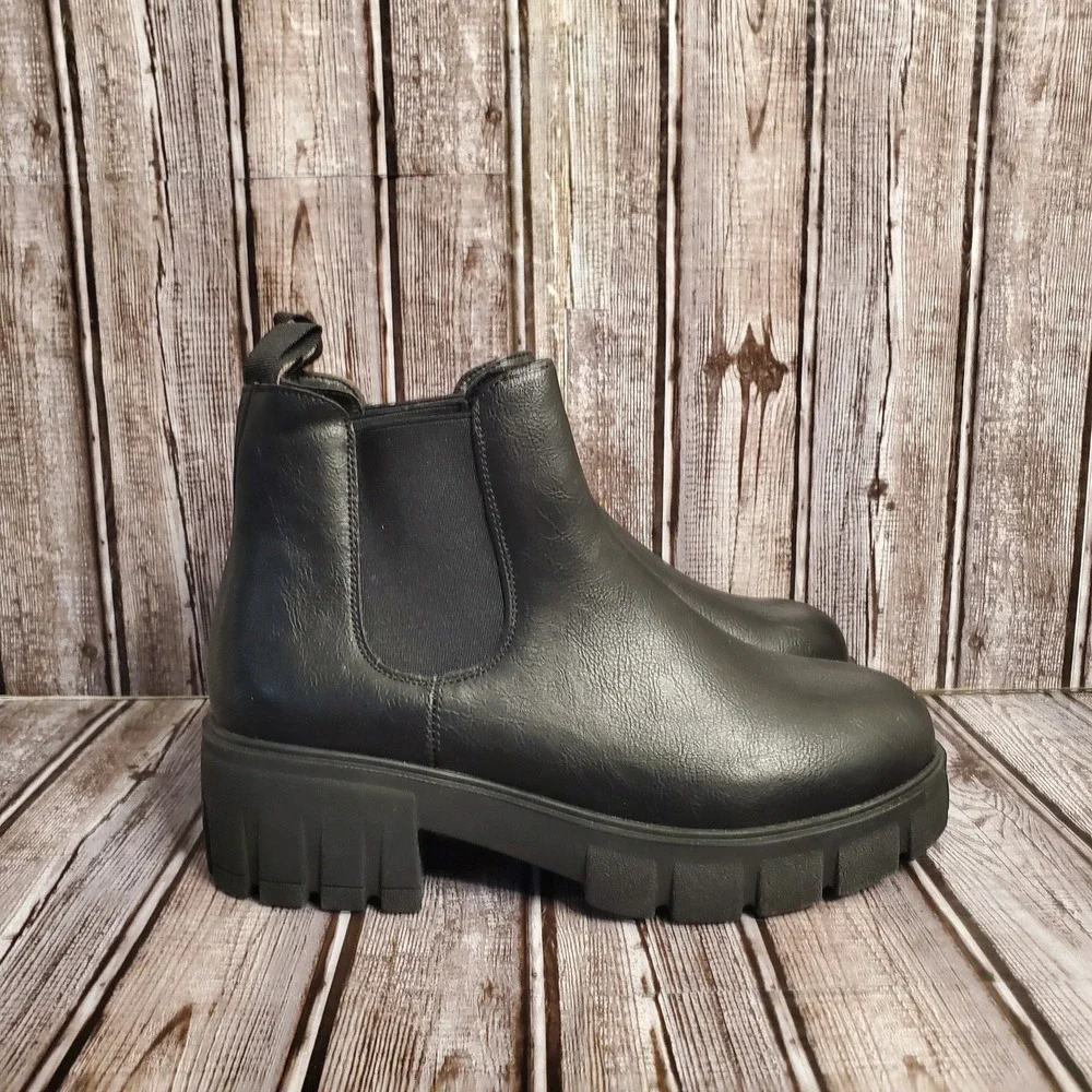 CUSHIONAIRE Women's Sasha Slip-On Chelsea boot +Memory Foam Black 8.5 M - Picture 3 of 11